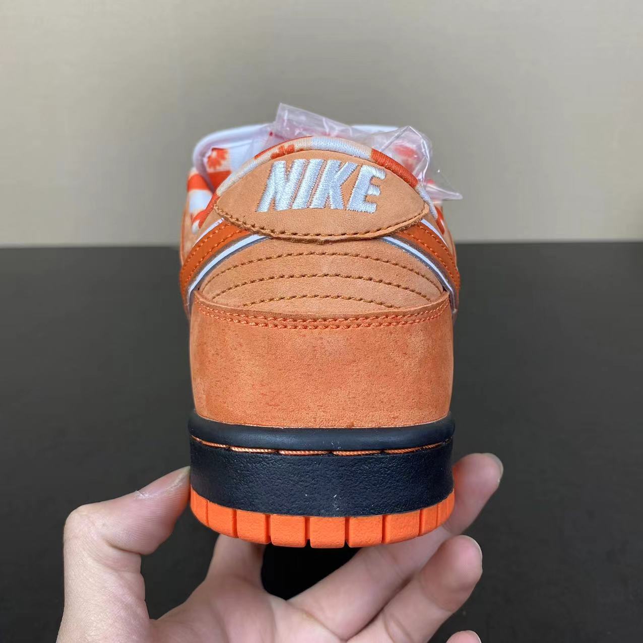 NIKE SB DUNK ORANGE LOBSTER