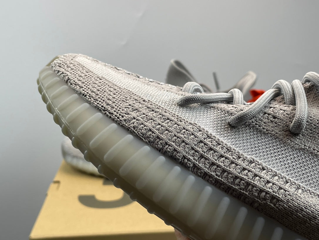 YEEZY BOOST 350 V2 TAIL LIGHT