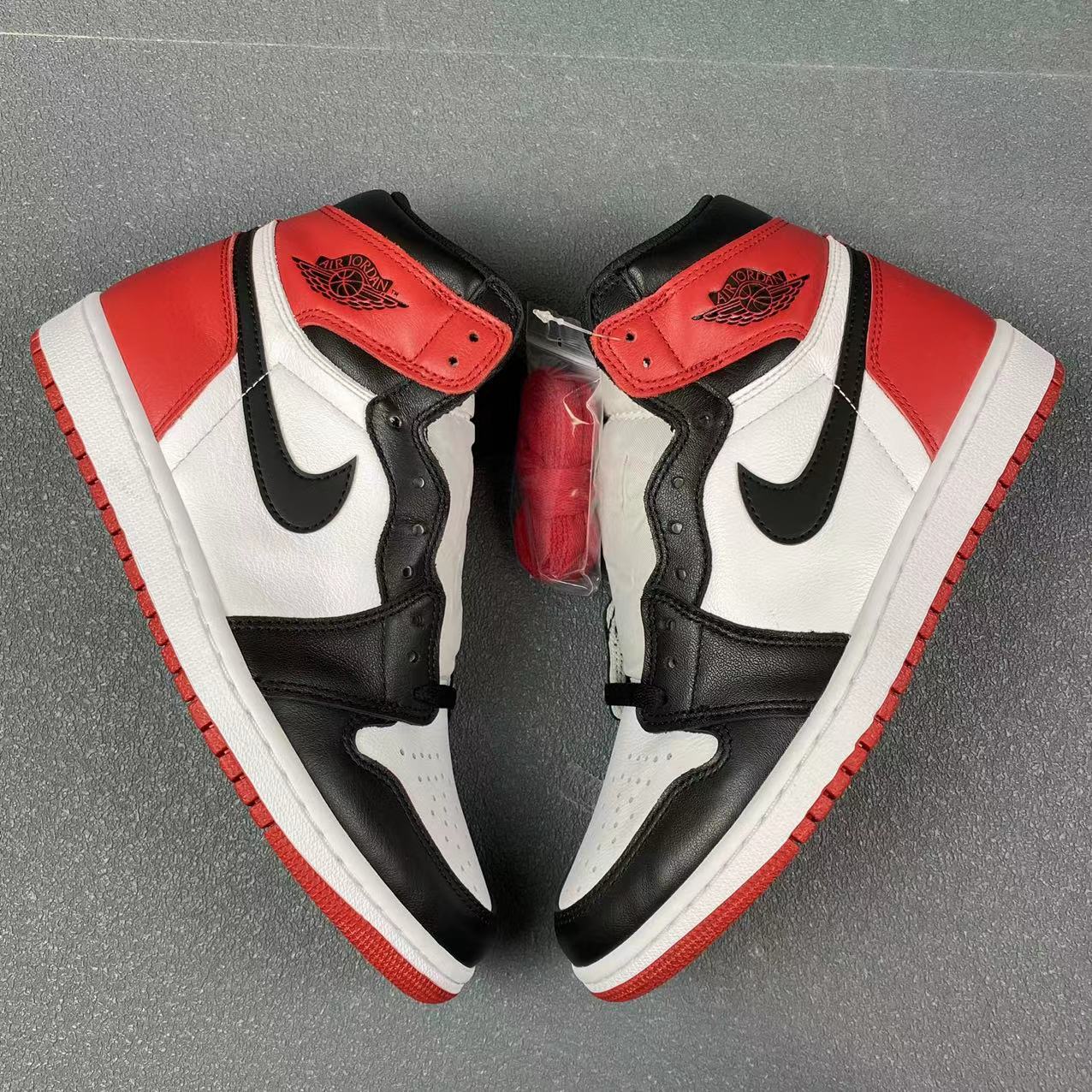 JORDAN 1 RETRO HIGH BLACKTOE