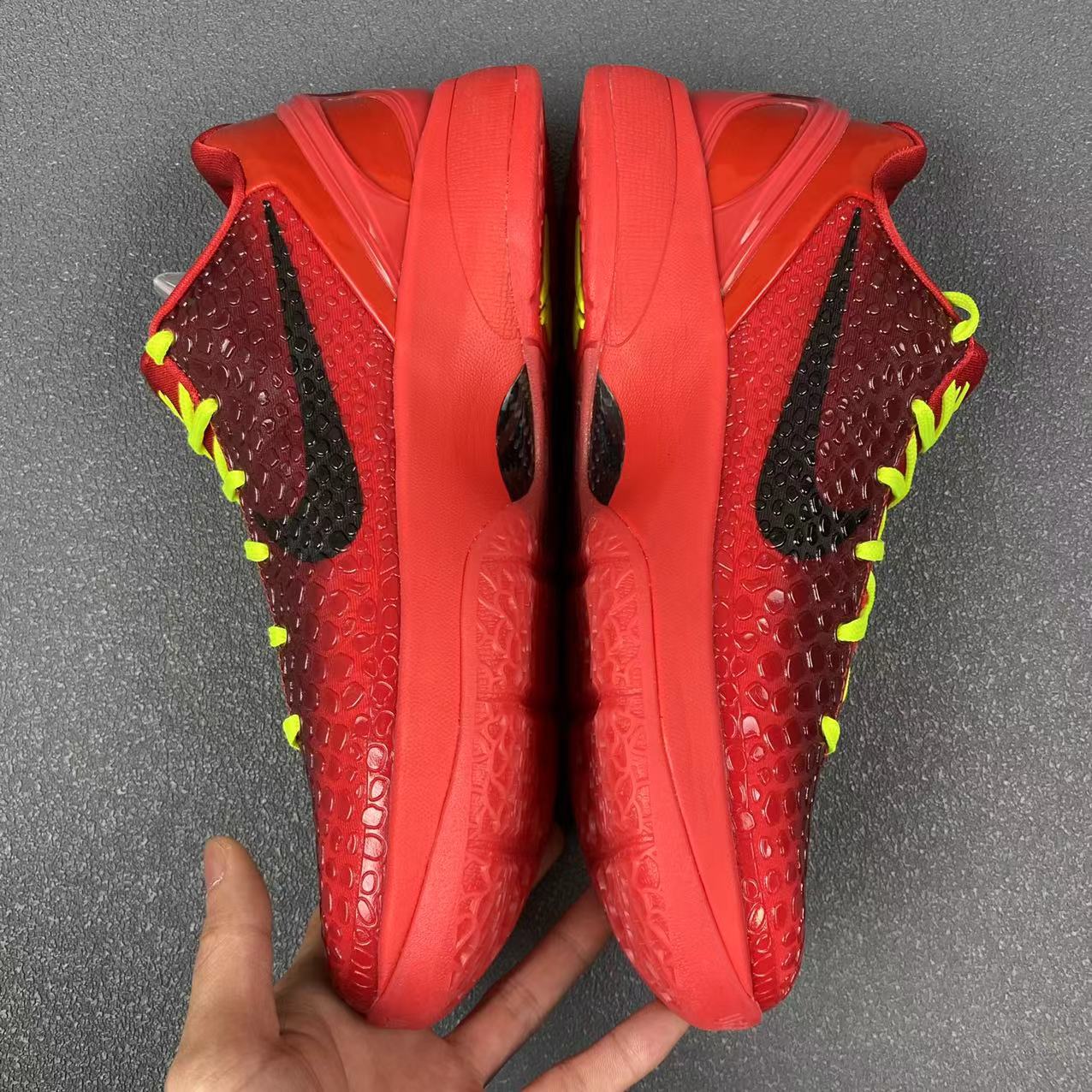 KOBE 6 PROTRO REVERSE GRINCH